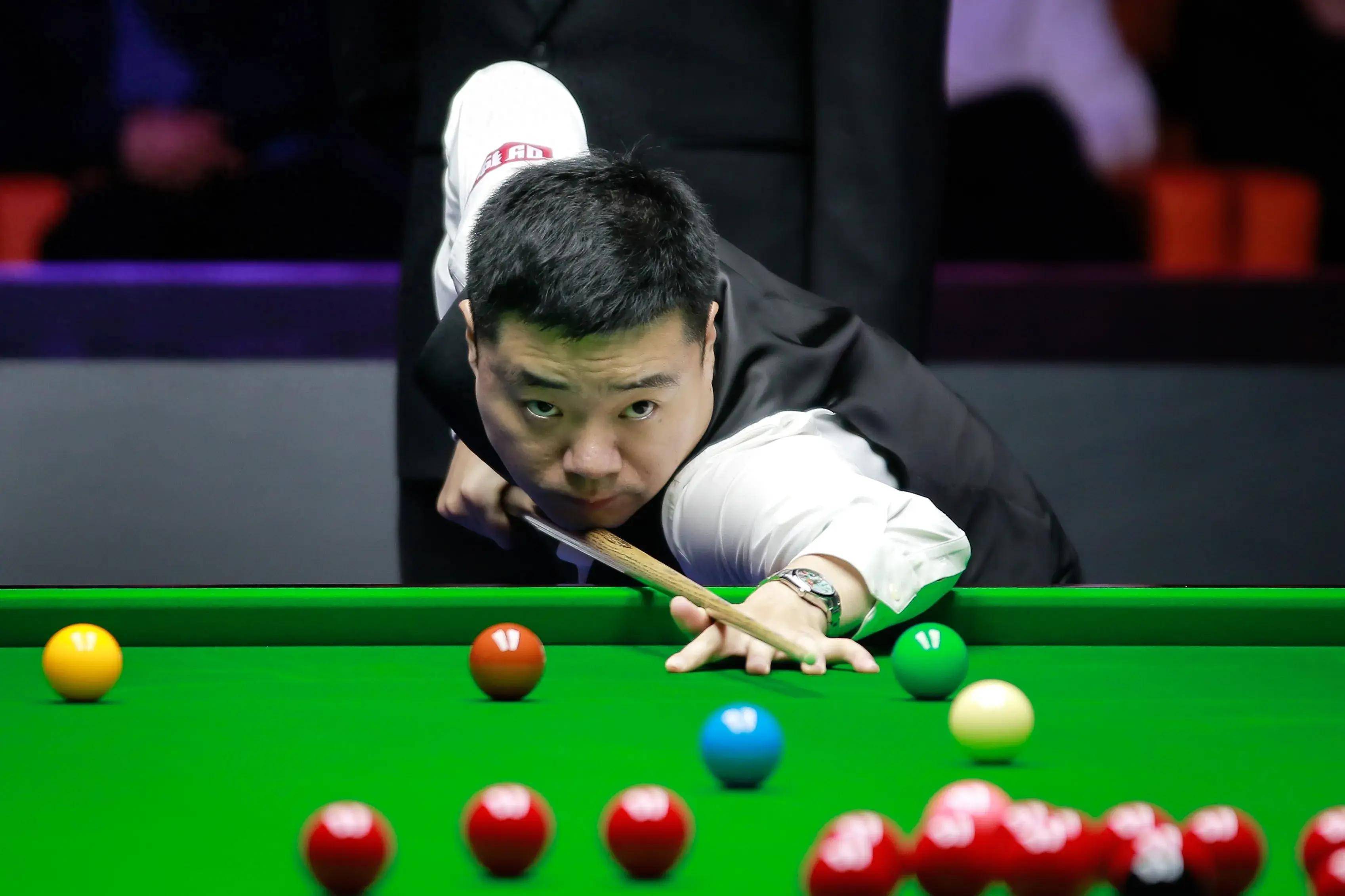 兰在中场陷 兰在中场陷