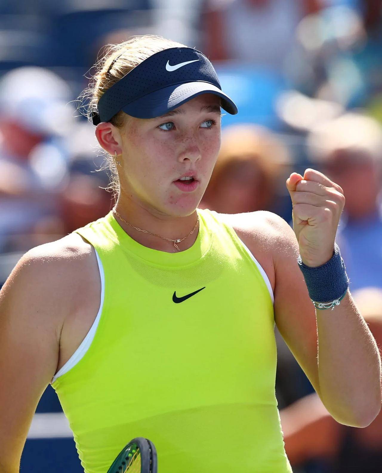 以其坚韧不 以其坚韧不